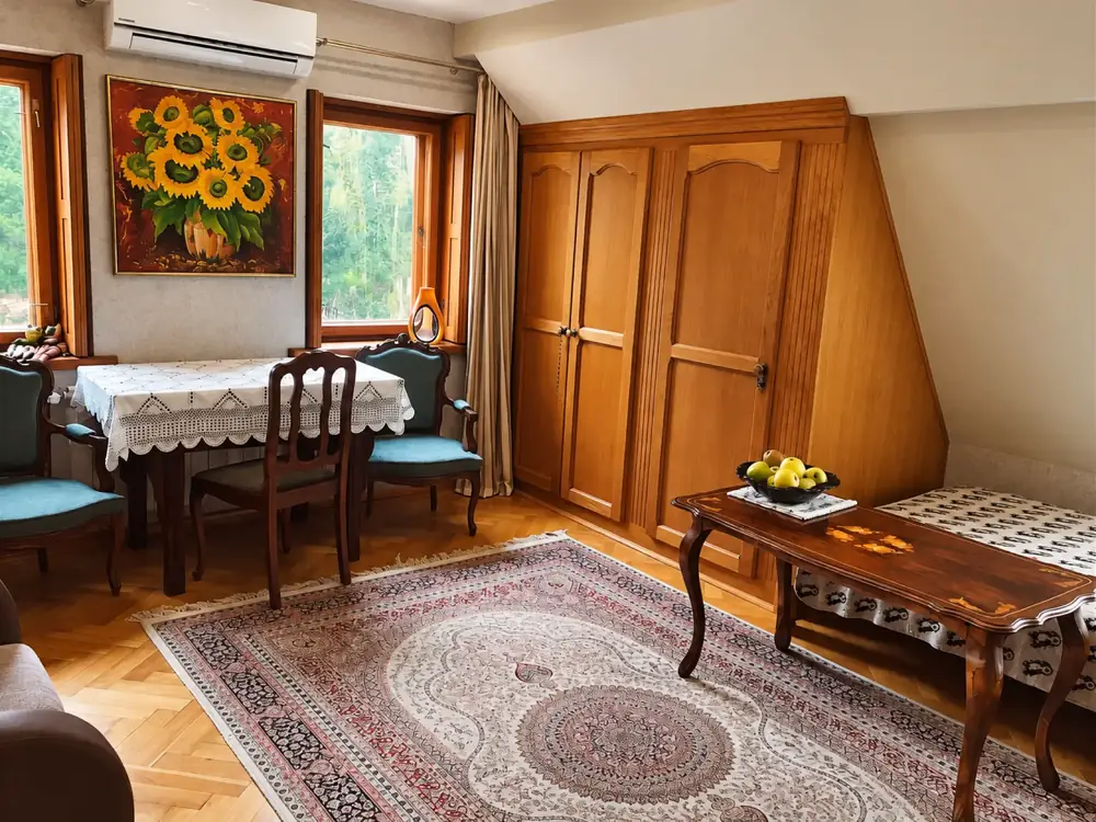 Sunflower artwork and parquet interior - 3:4